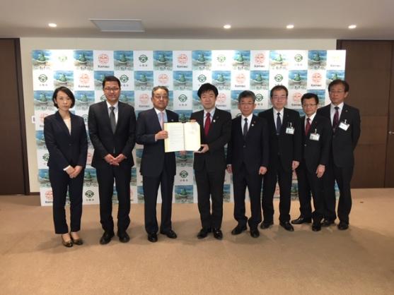 日本特殊陶業株式会社様との在宅酸素供給協力に関する協定締結式の様子