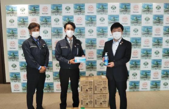 25日 株式会社伸興業様からマスク・アルコールジェル受贈
