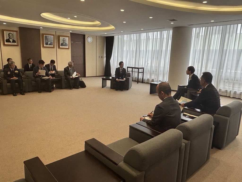 070515東海防衛支局政務官来訪