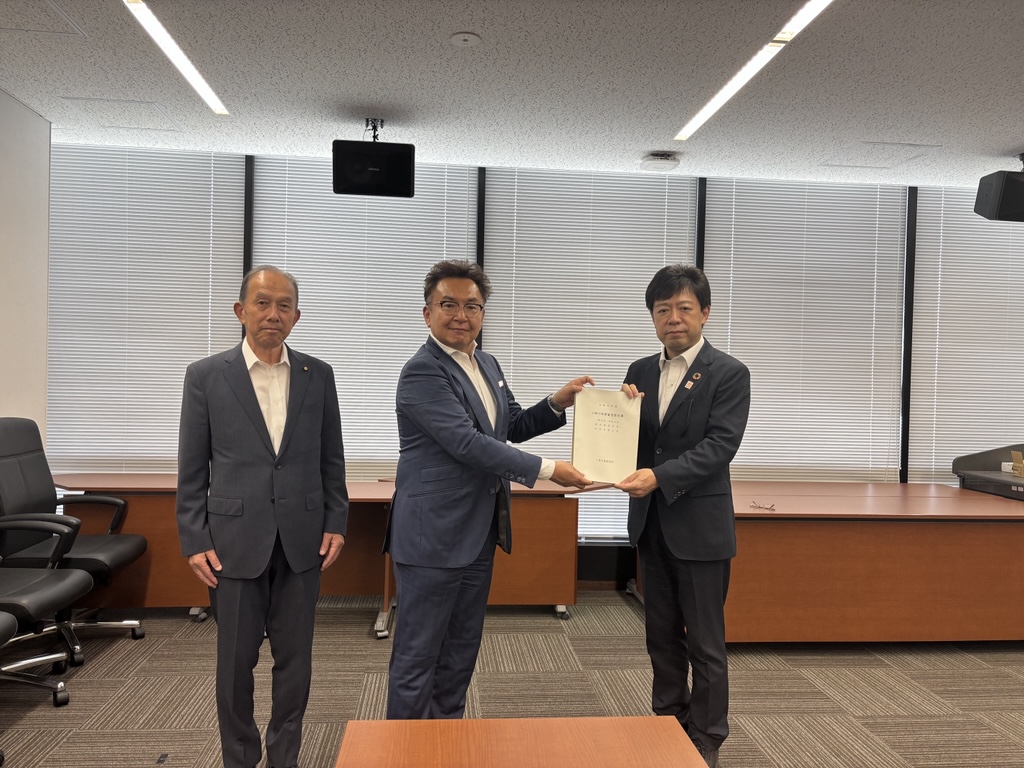 8月6日 令和6年度決算審査意見書提出