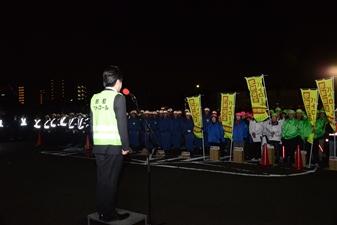 警察・消防合同年末特別警戒出発式の様子の写真