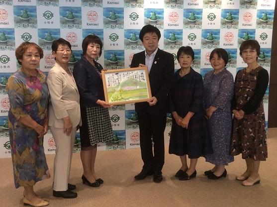 小牧市女性の会 菜種油奉納による感謝状報告の様子の写真