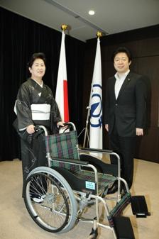 鈴木幸子氏と市長の写真