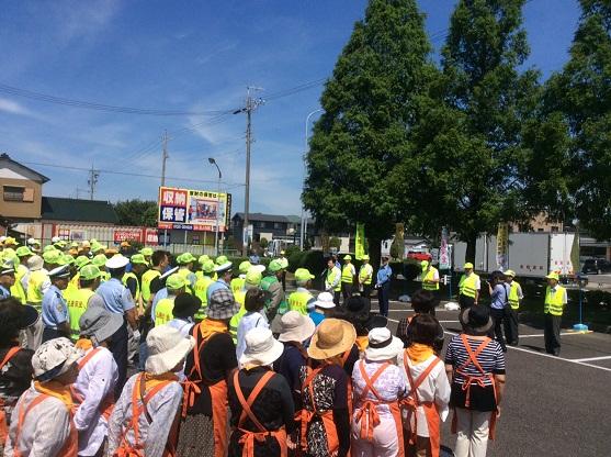 夏の交通安全県民運動 交通安全宣言及び街頭キャンペーンの様子の写真