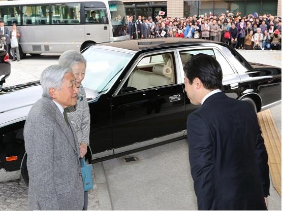 天皇皇后両陛下小牧市役所御訪問の様子の写真