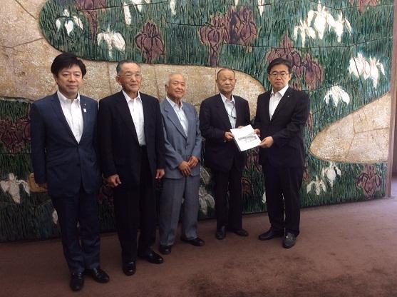 国営総合農地防災事業「新濃尾(二期)地区」の促進に関する知事への提案の様子の写真