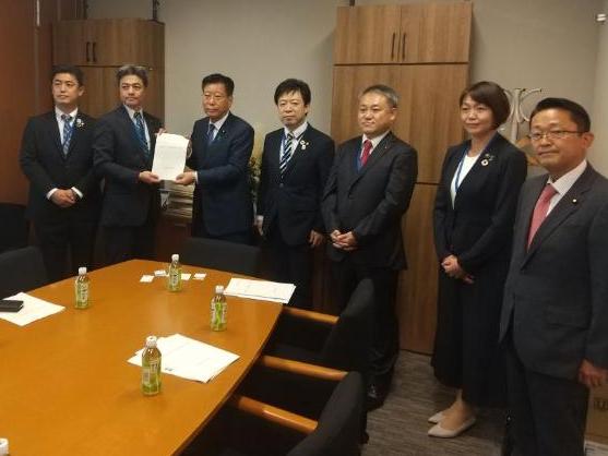 30日 衛藤晟一参議院議員面会(自民党少子化対策特別委員長)