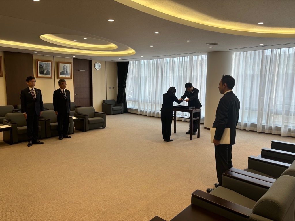 1日 教育委員会委員辞令交付式