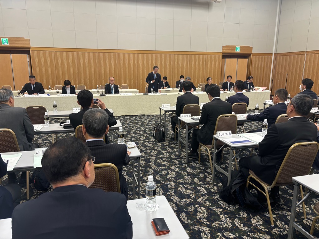 13日 全国市長会社会文教委員会