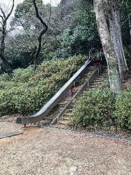 桜の馬場の滑り台