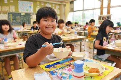 学校給食の様子