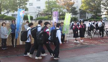 あいさつ運動のようす