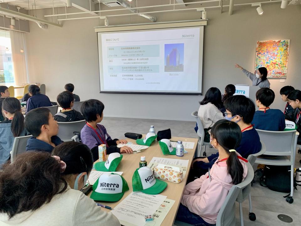 会社概要説明のようす