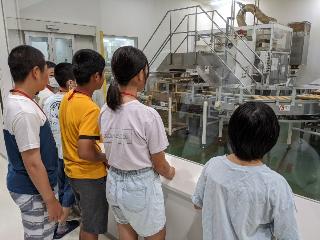 エースベーカリーの見学のようす