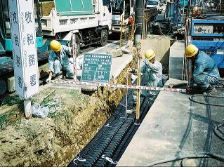 電線共同溝整備工事 管路部工（市道小牧駅前線）