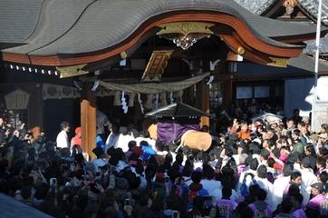 田縣神社豊年祭の御輿行列（お練り）の様子の写真2