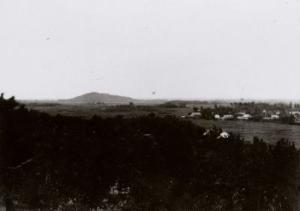 大正10年頃岩崎山砦から小牧山を望む様子の写真