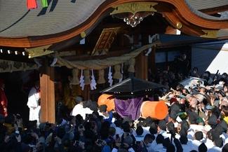 田縣神社豊年祭の御輿行列（お練り）の写真