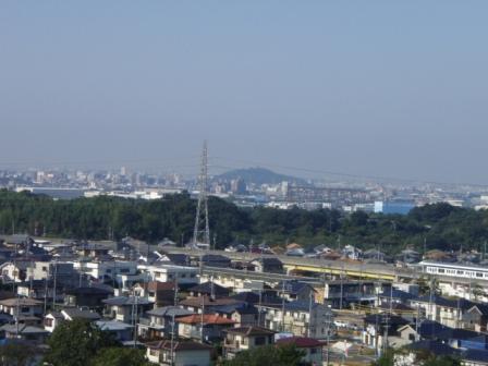 住宅が並んだ小牧山方面の写真