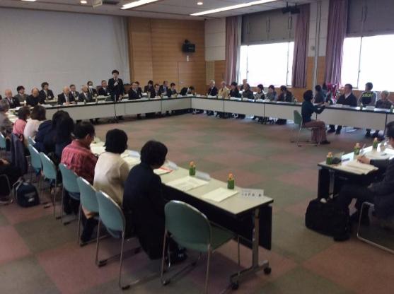 市長を囲む福祉関係者懇談会の様子