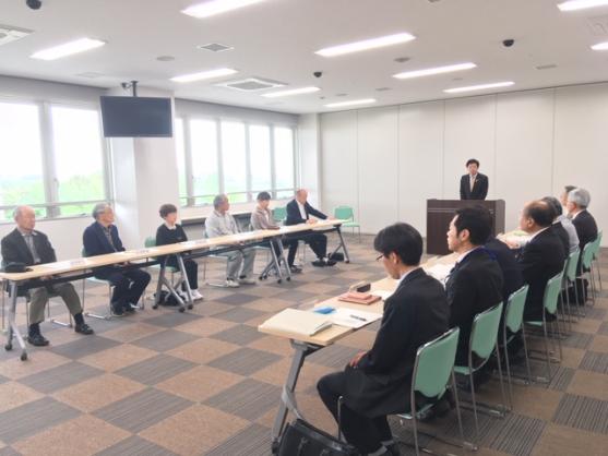 環境センター管理委員会委員委嘱状交付式の様子