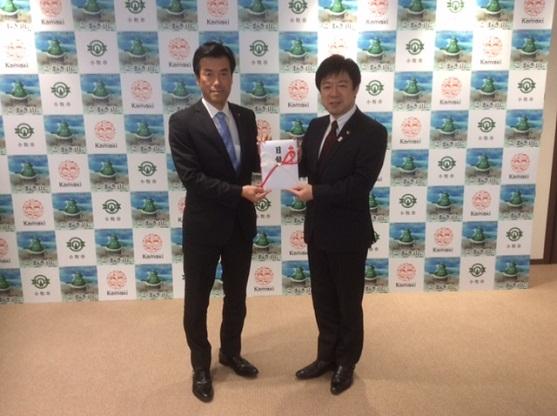 三友工業社会福祉 基金寄付の様子の写真