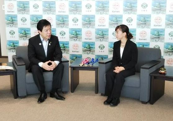 寺本明日香さん表敬訪問の様子