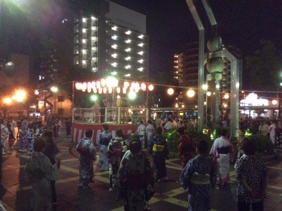 民踊協会納涼盆踊り大会の様子