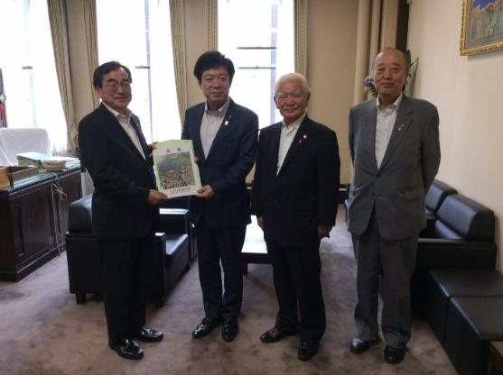 石原副知事へ中江川改修促進協議会要望活動の様子