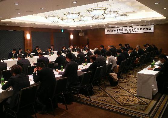 平成30年度中心市街地活性化推進協議会意見交換会の様子