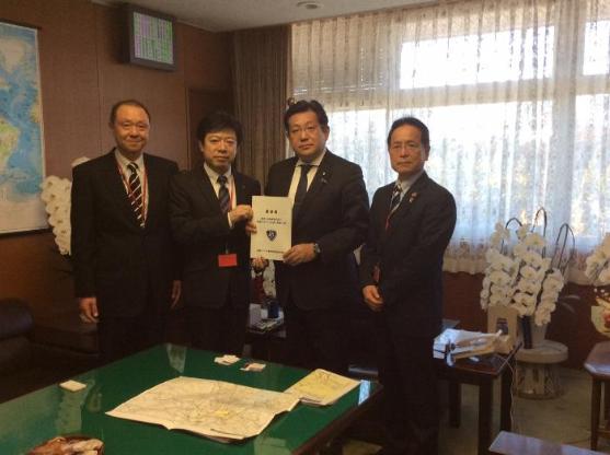 名濃バイパス建設促進期成同盟会要望活動の様子（国土交通省 塚田副大臣）