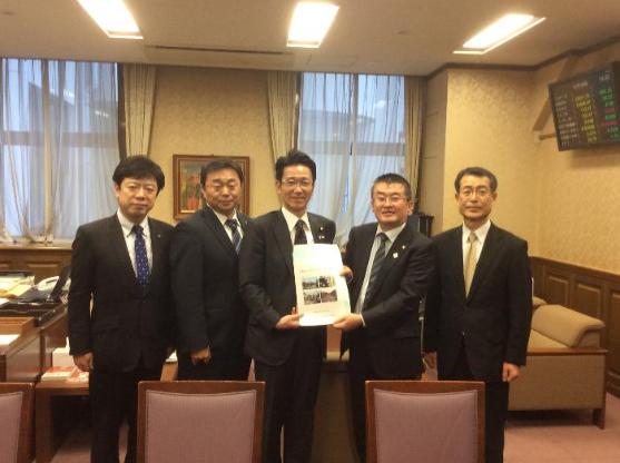 無電柱化推進に係る要望活動（長峯財務大臣政務官）の様子