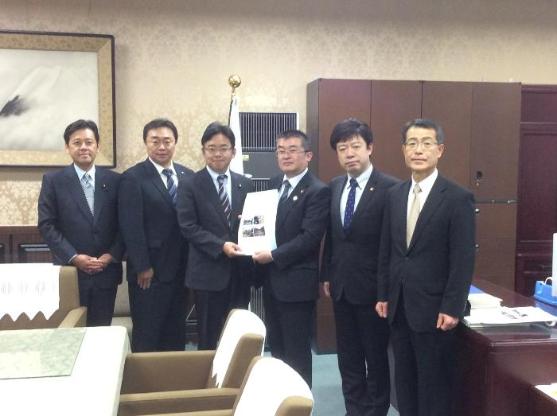 無電柱化推進に係る要望活動（うえの財務副大臣）の様子