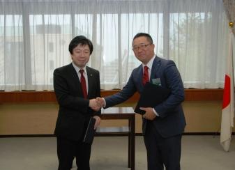 こまき市民討議会の実施に関する協定の締結式の写真