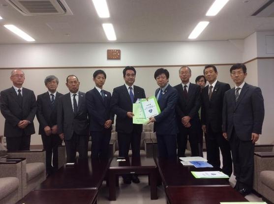 坂井学財務副大臣へ  名濃バイパス建設促進期成同盟会・中江川改修促進協議会 合同要望活動の様子