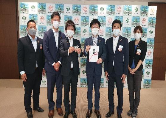 3日 小牧青年会議所 非接触ドアオープナー贈呈式