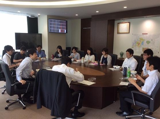 職員との交流昼食会（カレーの会）の様子