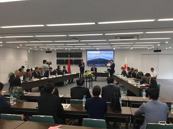 ベトナムロンアン省表敬訪問の様子の写真