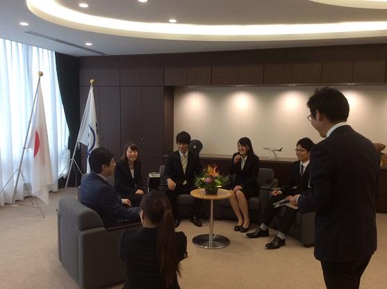 広報こまき 新成人との新春市長対談の様子