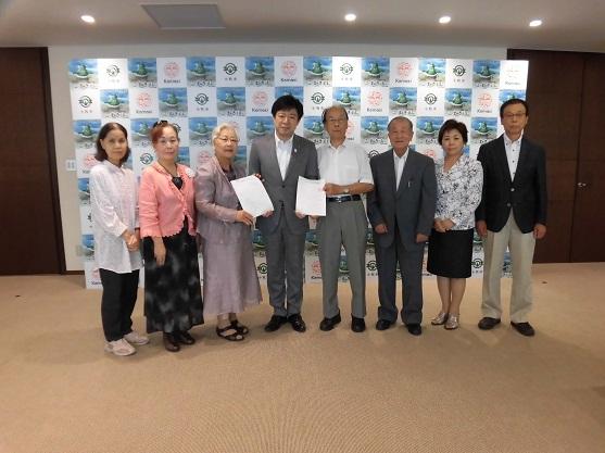 文化協会、アートフレンド小牧要望書提出の様子の写真