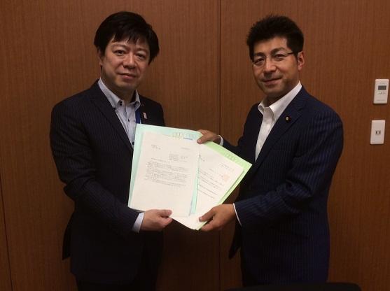里見隆治参議院議員陳情の様子の写真