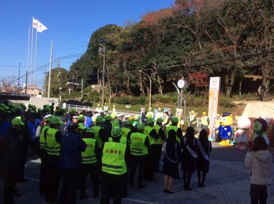 年末の交通安全県民運動の様子の写真