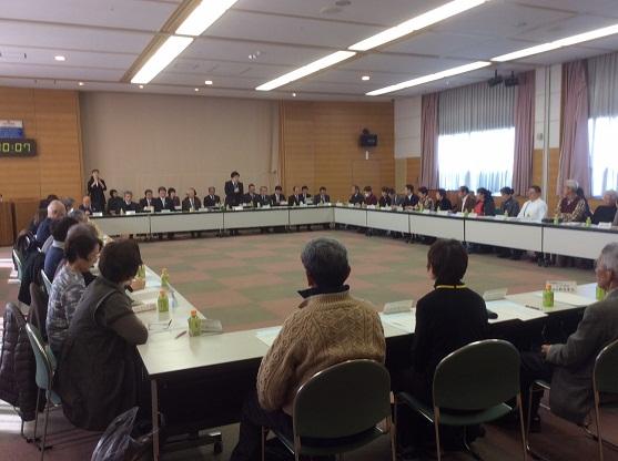 市長を囲む福祉関係者の集いの様子の写真