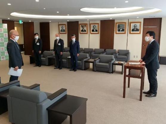 17日 固定資産評価委員委嘱状交付式