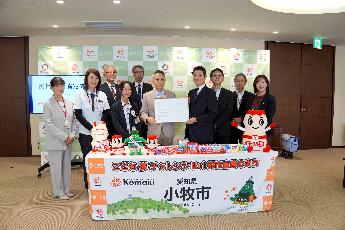 ヤクルトマーケティング東海の皆さんとの集合写真