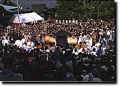 にぎわう豊年祭の写真
