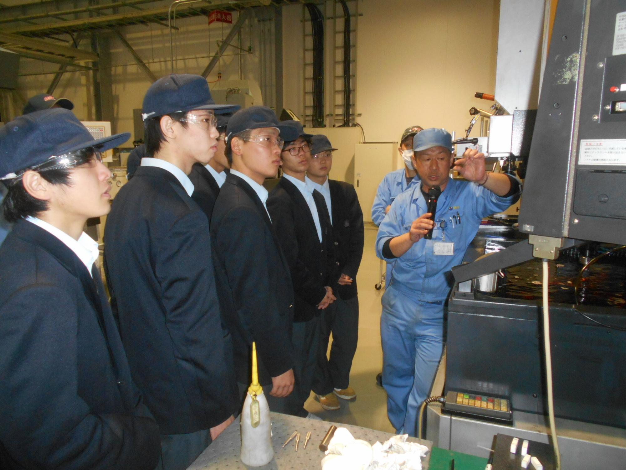 株式会社放電精密加工研究所小牧事業所見学写真1