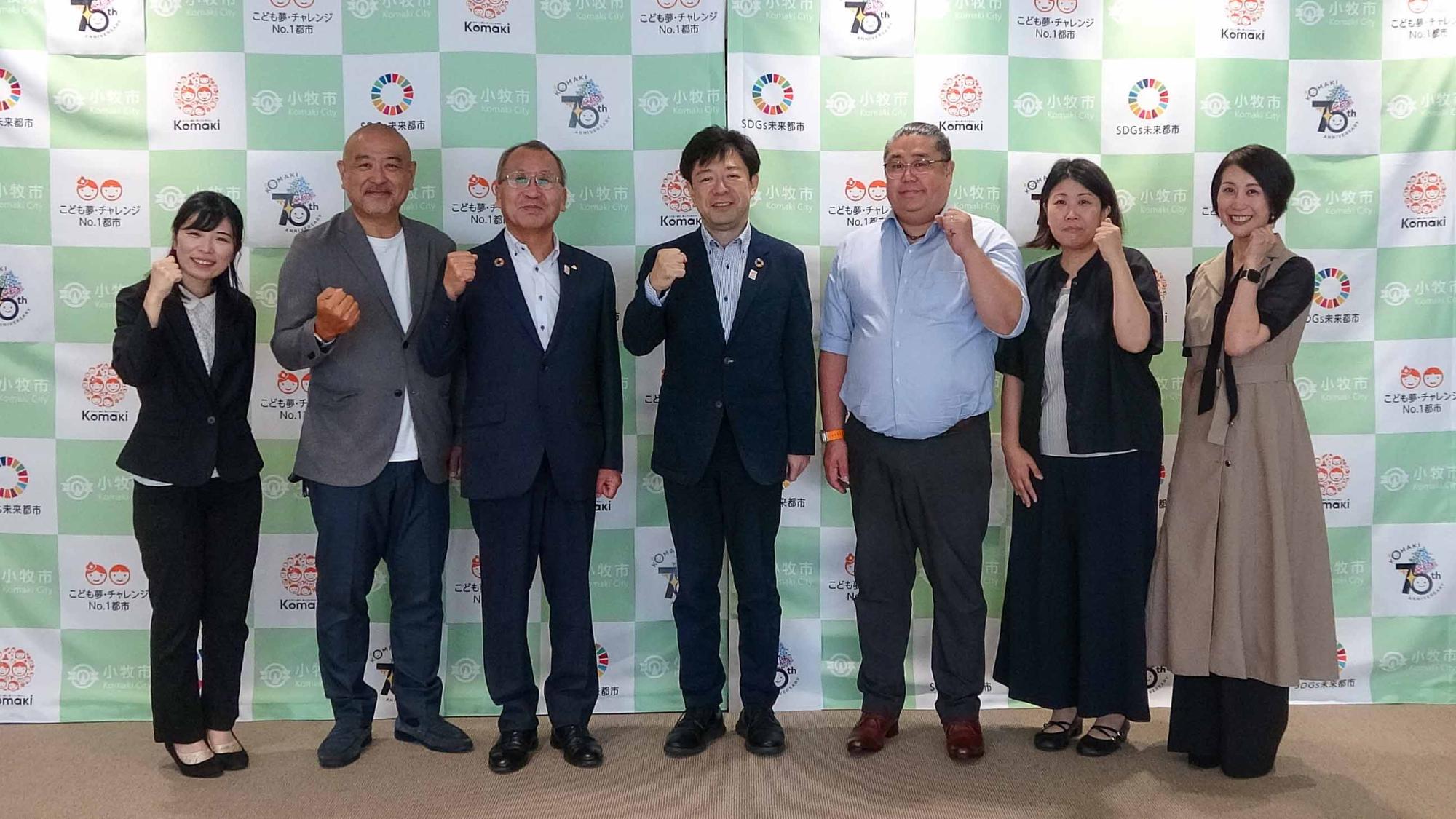 ルロウブラスオルケスターの皆さんと山下市長、中川教育長