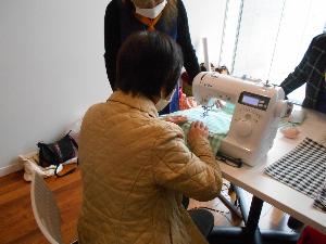 マイバッグ作りの様子