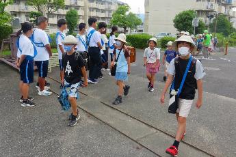 令和8年度前期 篠岡小学校でのあいさつ運動の様子